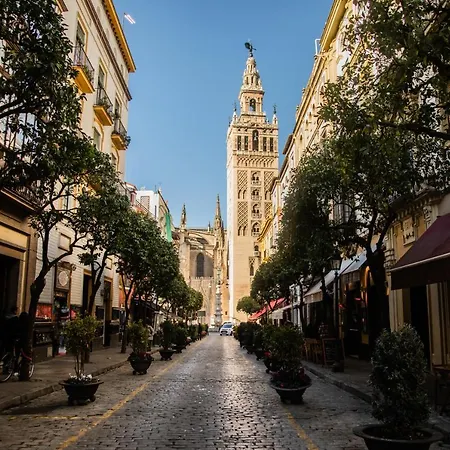 Rodrigo De Triana Courtyard By Valcambre Apartment Seville