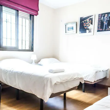 Apartment Rodrigo De Triana Courtyard By Valcambre *