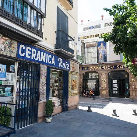 Rodrigo De Triana Courtyard By Valcambre Appartement *