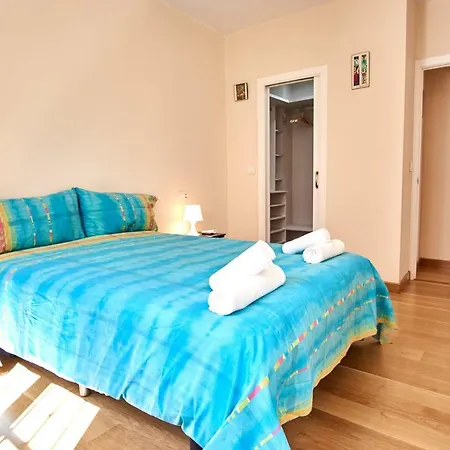 Rodrigo De Triana Courtyard By Valcambre Appartement Sevilla